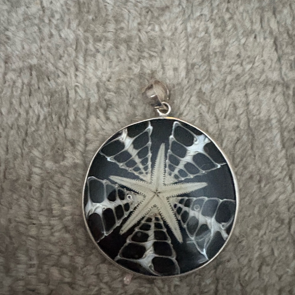 EU.C starfish pendant